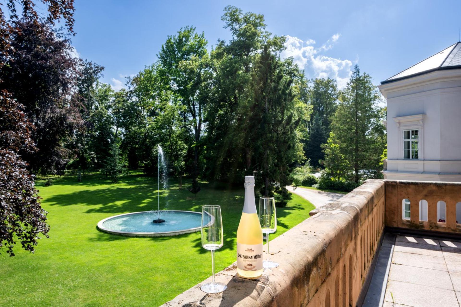 Zamek Ratmerice - Hotel & Resort المظهر الخارجي الصورة